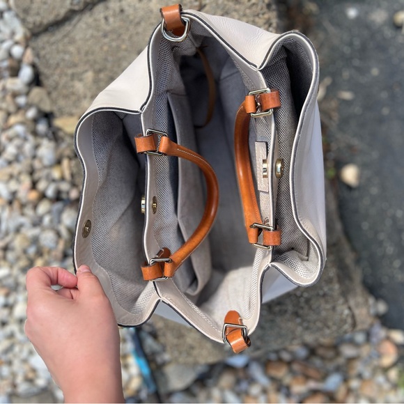 Dooney & Bourke Cream Tote Structured Elegance - Picture 5 of 5